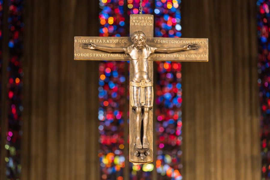 Eine Kopie des Mindener Kreuzes aus den 1970er-Jahren hängt in der Vierung im Dom zu Minden. Eine Kopie des Mindener Kreuzes aus den 1970er-Jahren hängt in der Vierung im Dom zu Minden.