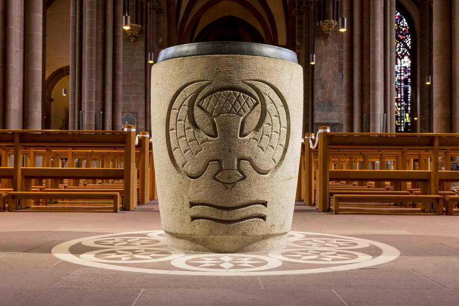 Das Taufbecken im Mindener Dom steht gleich im Eingangsbereich der Kathedrale. Das Taufbecken im Mindener Dom steht gleich im Eingangsbereich der Kathedrale.